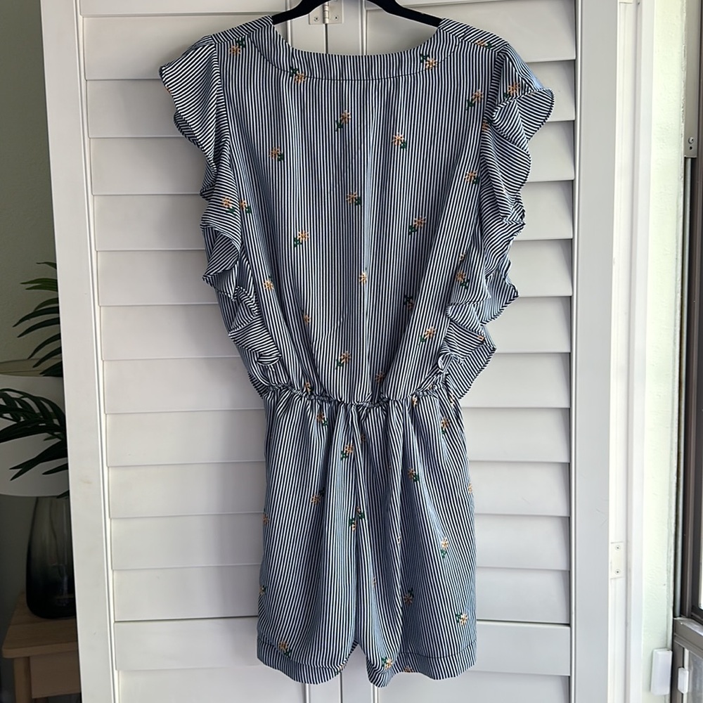 Navy & White Ruffled & Floral Romper - Picture 4 of 5